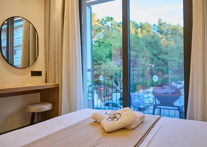 Monarco Executive Hotel *