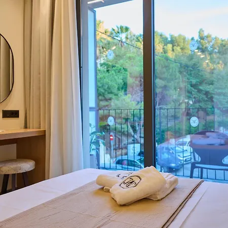 Monarco Executive Hotel *