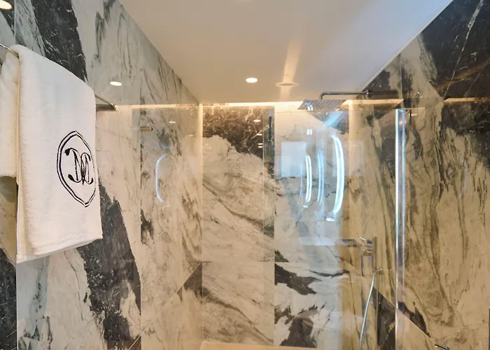 Monarco Executive فندق